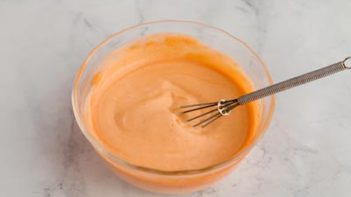 making sriracha mayo