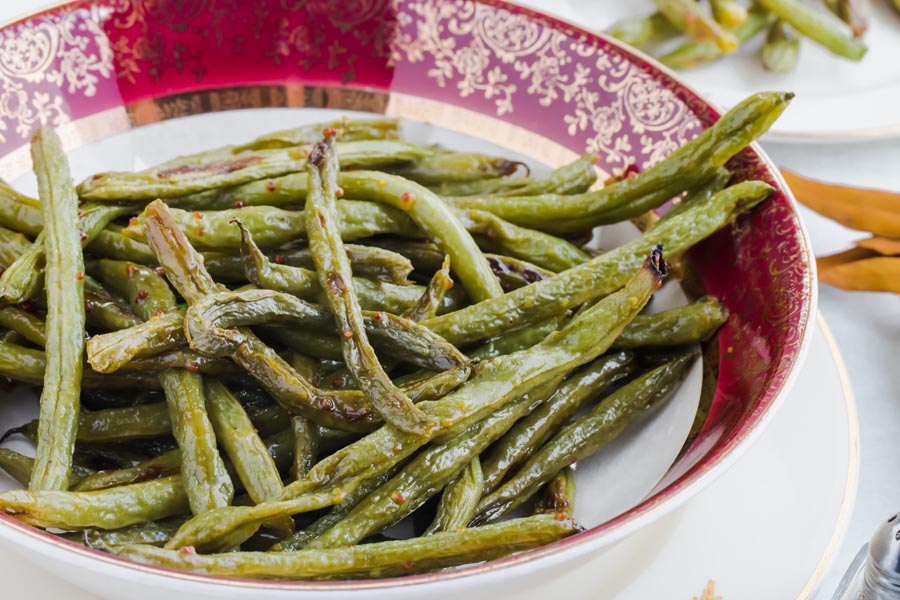 roated keto green beans in a bowl