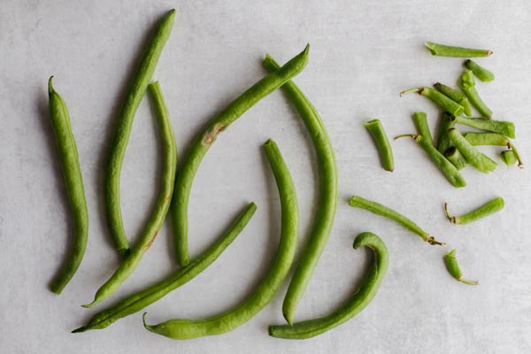 green beans with stems snapped off