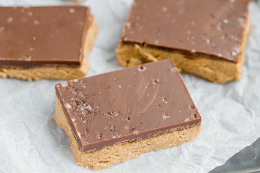 swirly harden chocolate and sea salt on top of a peanut butter bar