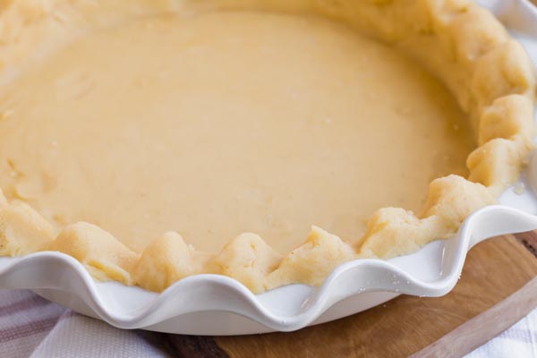 pie crust in a plate